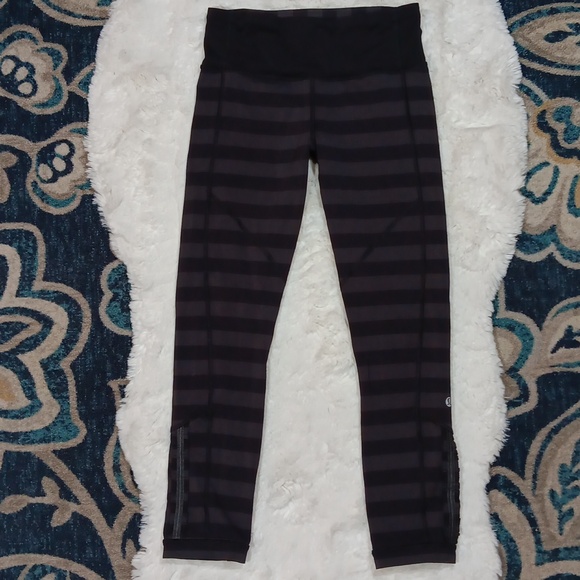 Lululemon black & gray stripe athletic crop leggings womens sz 4 - Picture 2 of 10